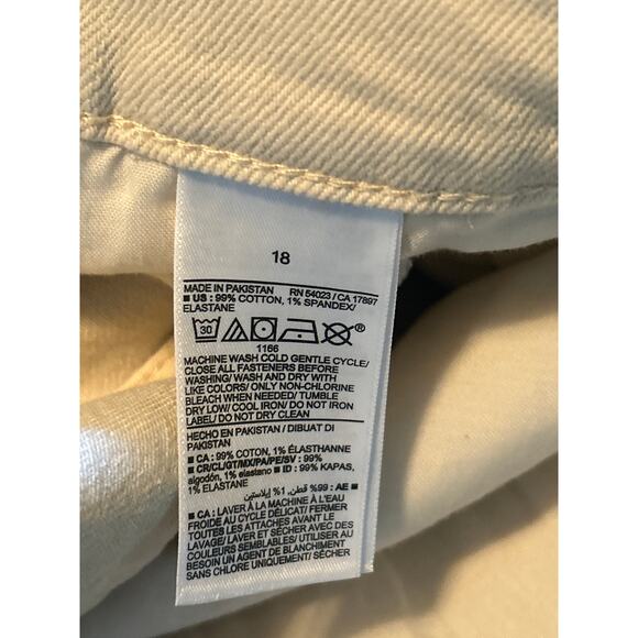 NWT Old Navy Plus Size Women's Tan Denim Shorts Size 18 - Picture 5 of 6